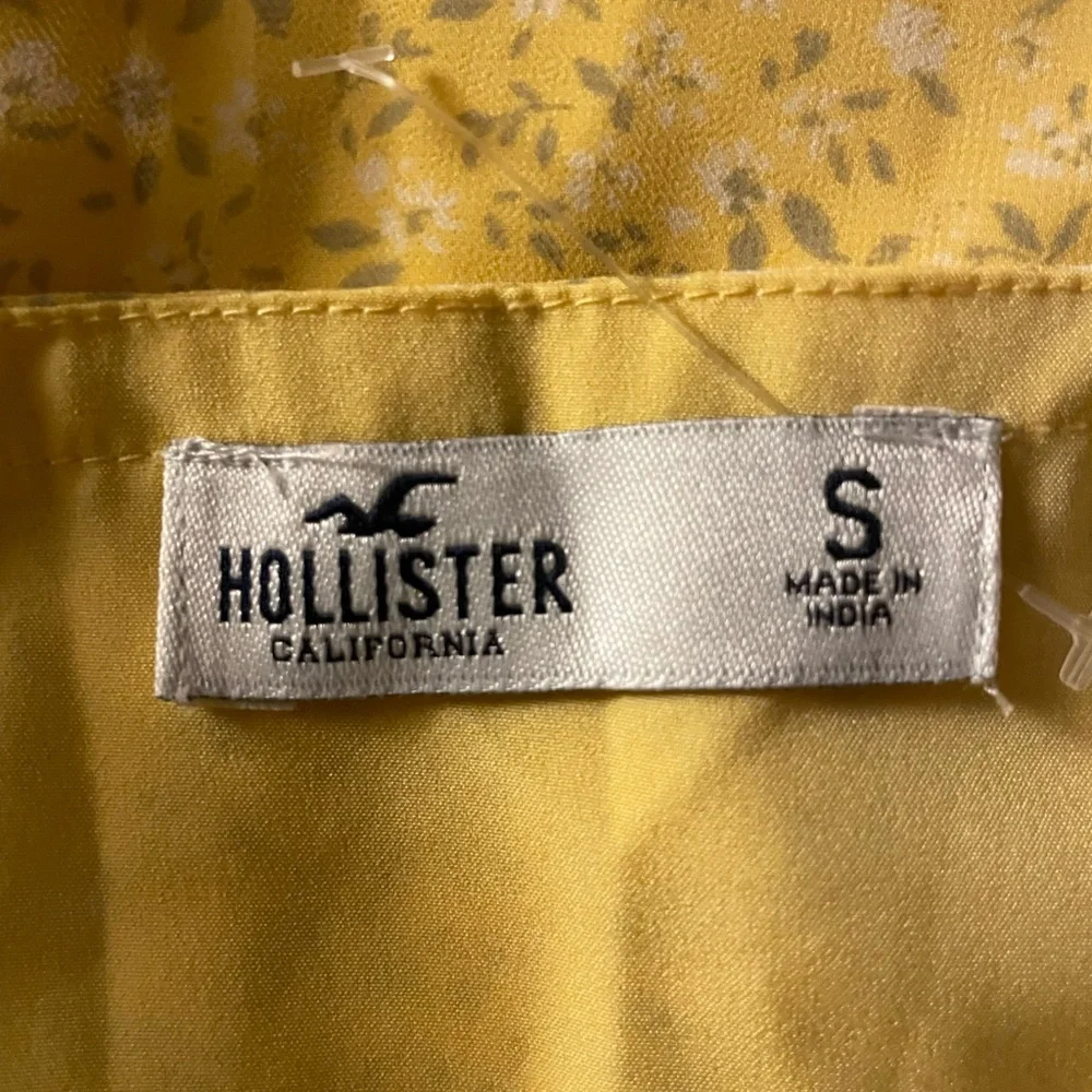 Hollister Yellow Floral Dress - Picture 3 of 4
